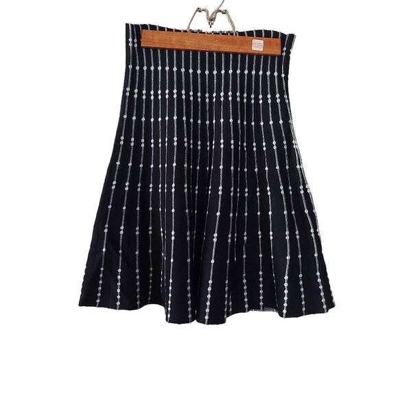 Max Studio Skirt - Picture 2 of 5